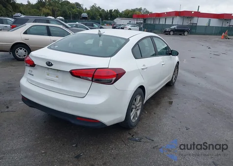 2018 Kia Forte Lx z USA, uszkodzony, nr VIN 3KPFL4A7XJE233672